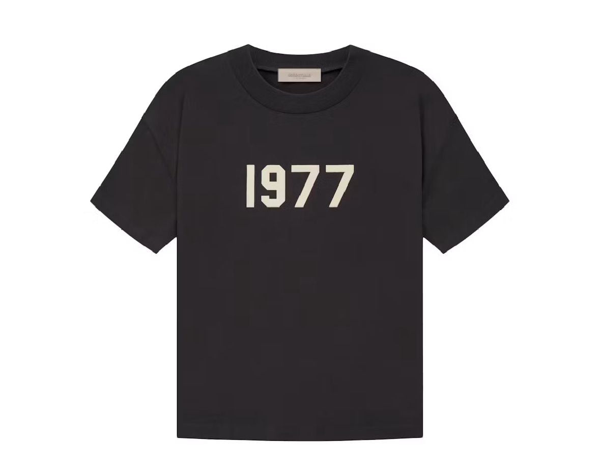 1977 Minimalist Graphic Tee – Retro Vibes, Modern Street Style